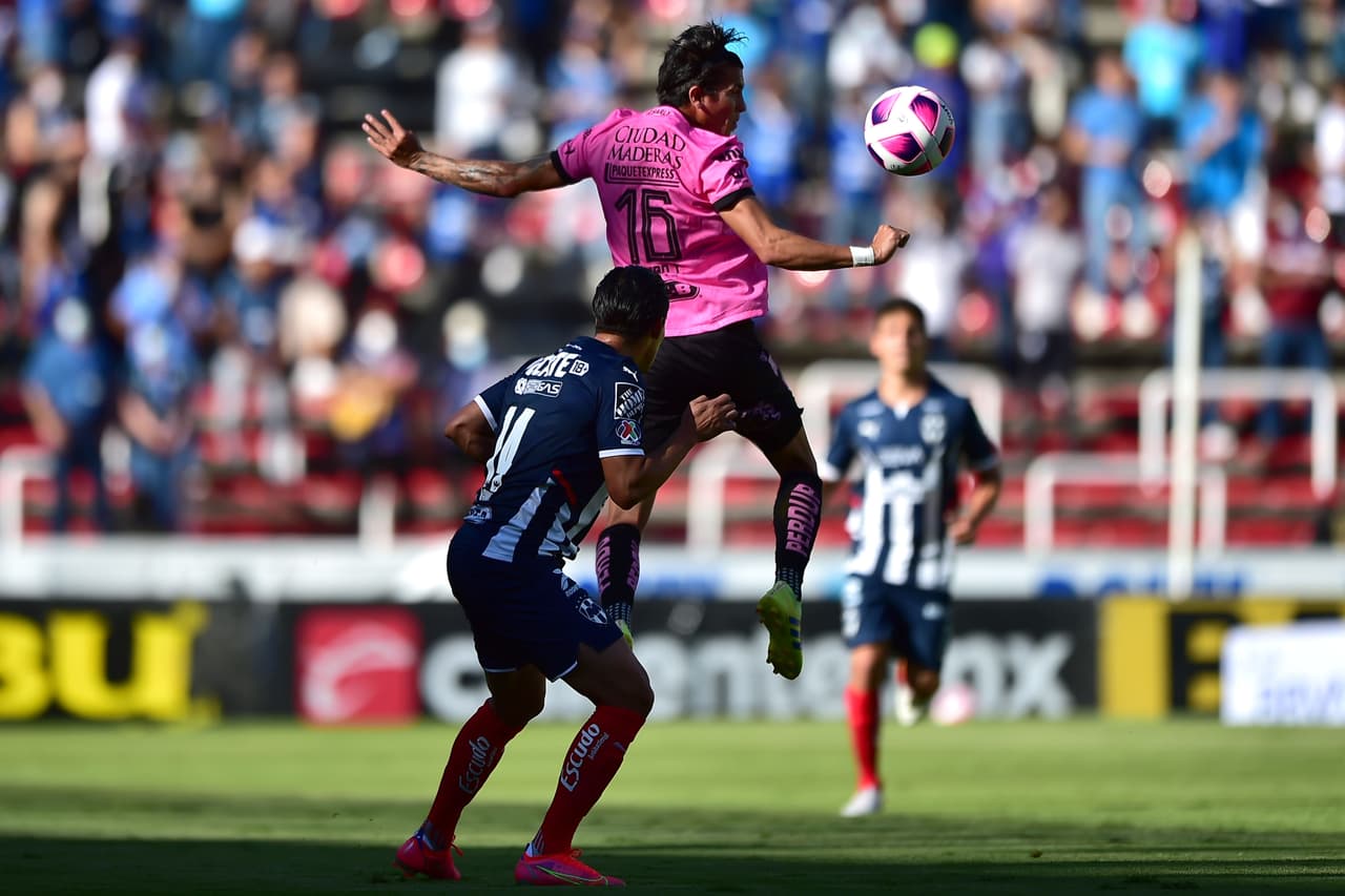 Con el solitario gol de Erik Vera, Querétaro logra imponerse 1-0 ante un poderoso Monterrey.