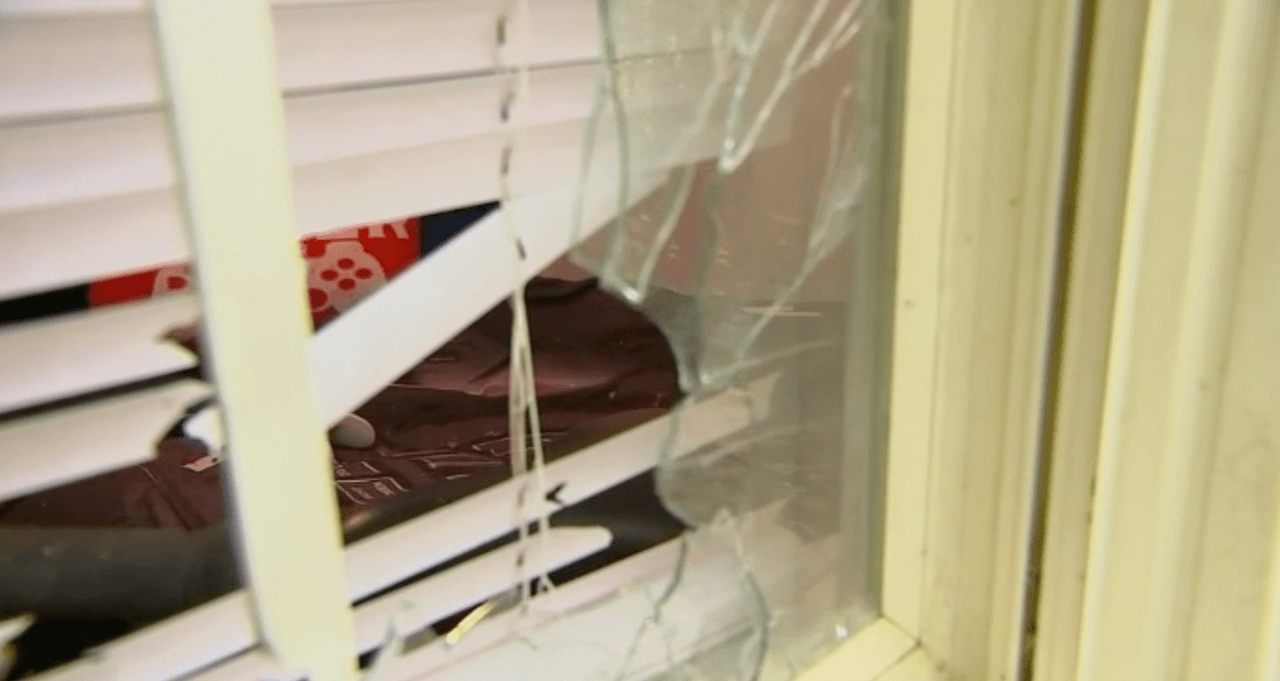 Niño de 9 años resulta herido luego que dispararan contra una casa en Rocky Mount