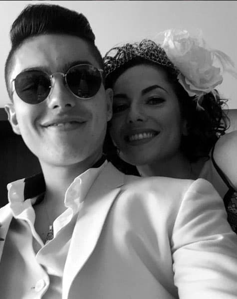 La guapa actriz luce tan joven que nadie creería que es su madre.