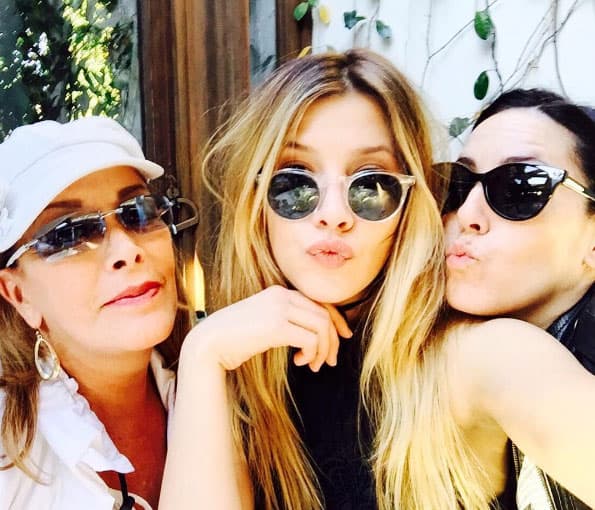 Hasta posan igual para las fotos.