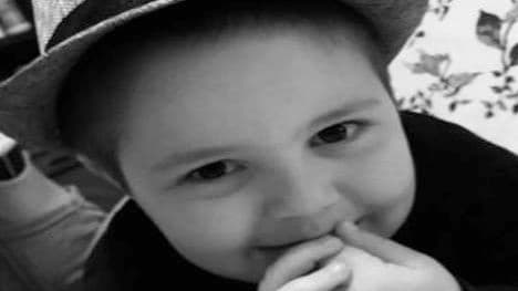 Su madre leyó una carta a su hijo y aseguró que la muerte de este la deja viviendo en "una sombra eterna de devastación y vacío".