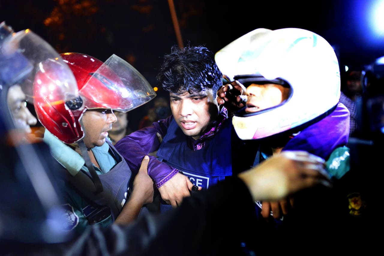 Autoridades realizan operación para rescatar rehenes en restaurante de Bangladesh