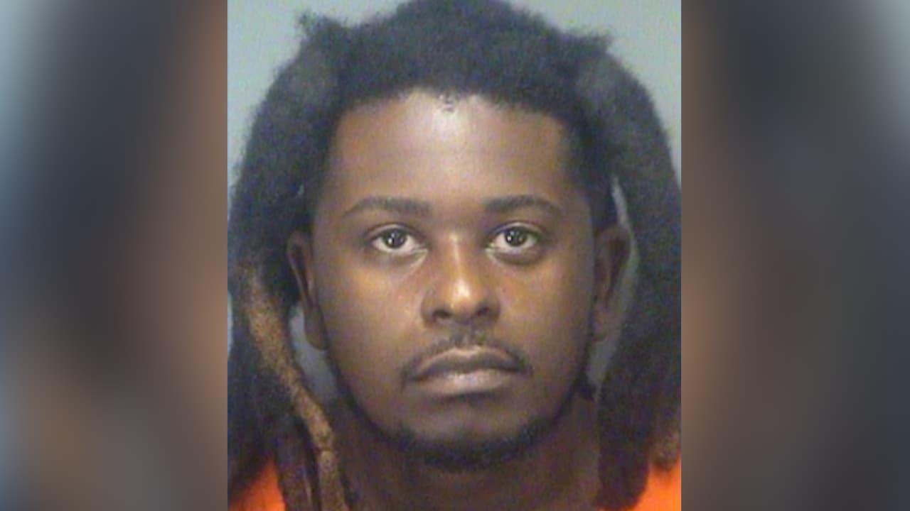 Arrestan a hombre por ir a más de 130 mph en Clearwater; olía a marihuana, según informe 