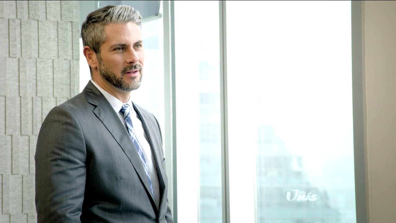 Él sólo ha estado jugando con ella para estafarla.