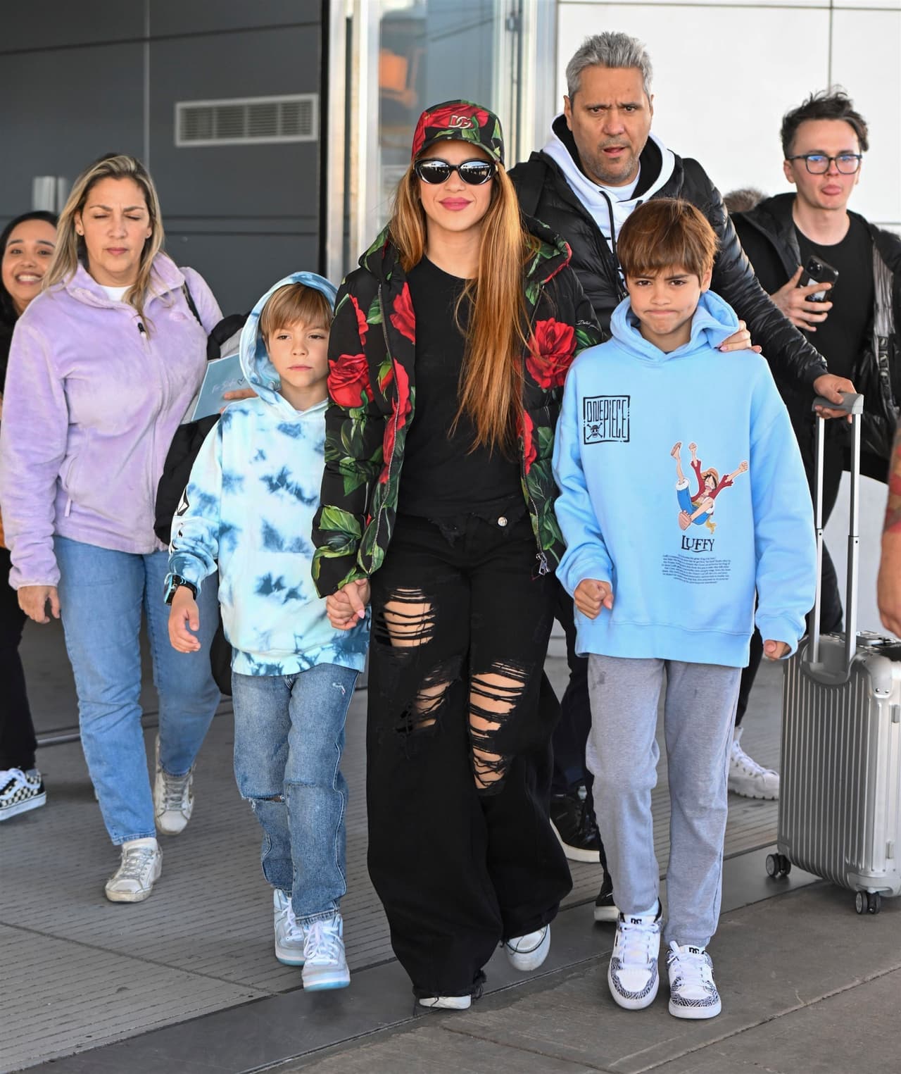 Shakira lució un costoso outfit.