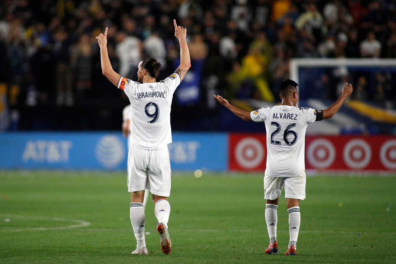 Su paso por el LA Galaxy en la MLS lo acompañó el '9'.