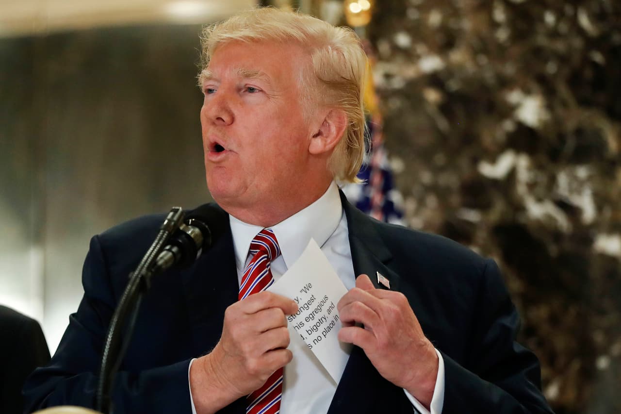 La rueda de prensa en la que Trump justificó la violencia en Charlettosville, comentada