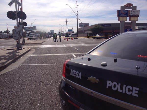 Encuentran cuerpo de hombre en canal en Mesa