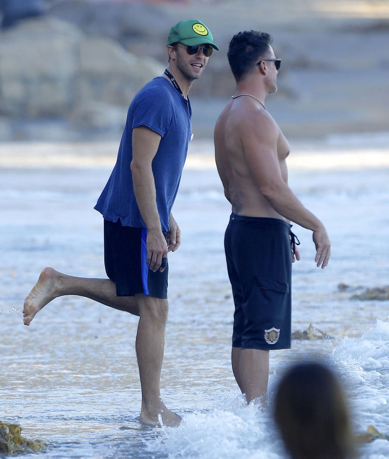 ¿Yoga? ¡No! A lo mejor estaba posando para las cámaras. No pueden negar que pueden esperar cualquier cosa del músico.