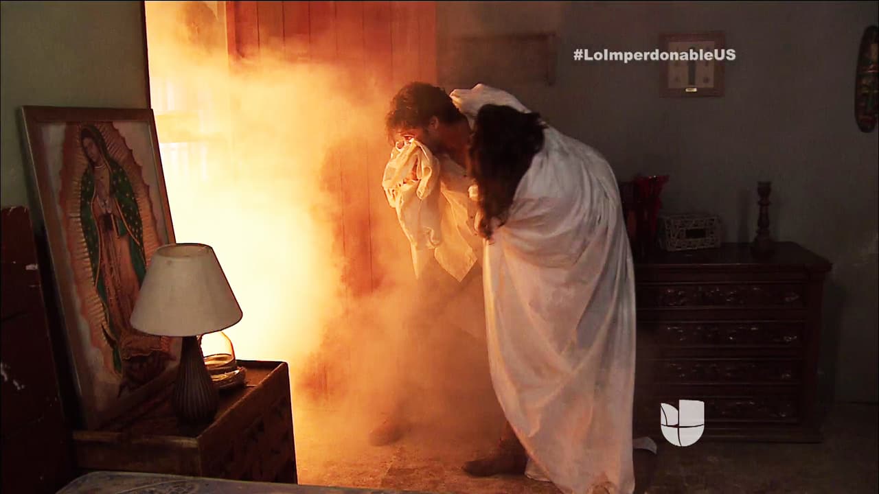 Por la puerta es imposible, ¡están rodeados!