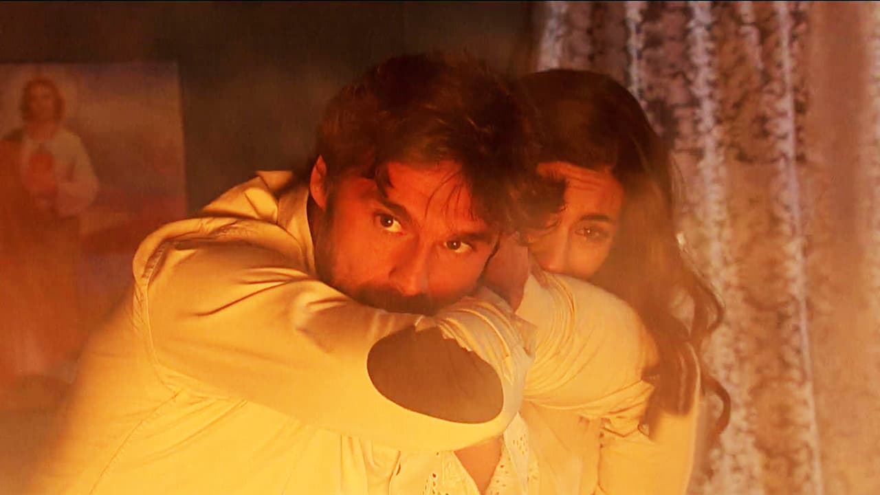 ¡Cuidado Martín! Protege a Verónica, ese incendio se convertirá en un infierno.