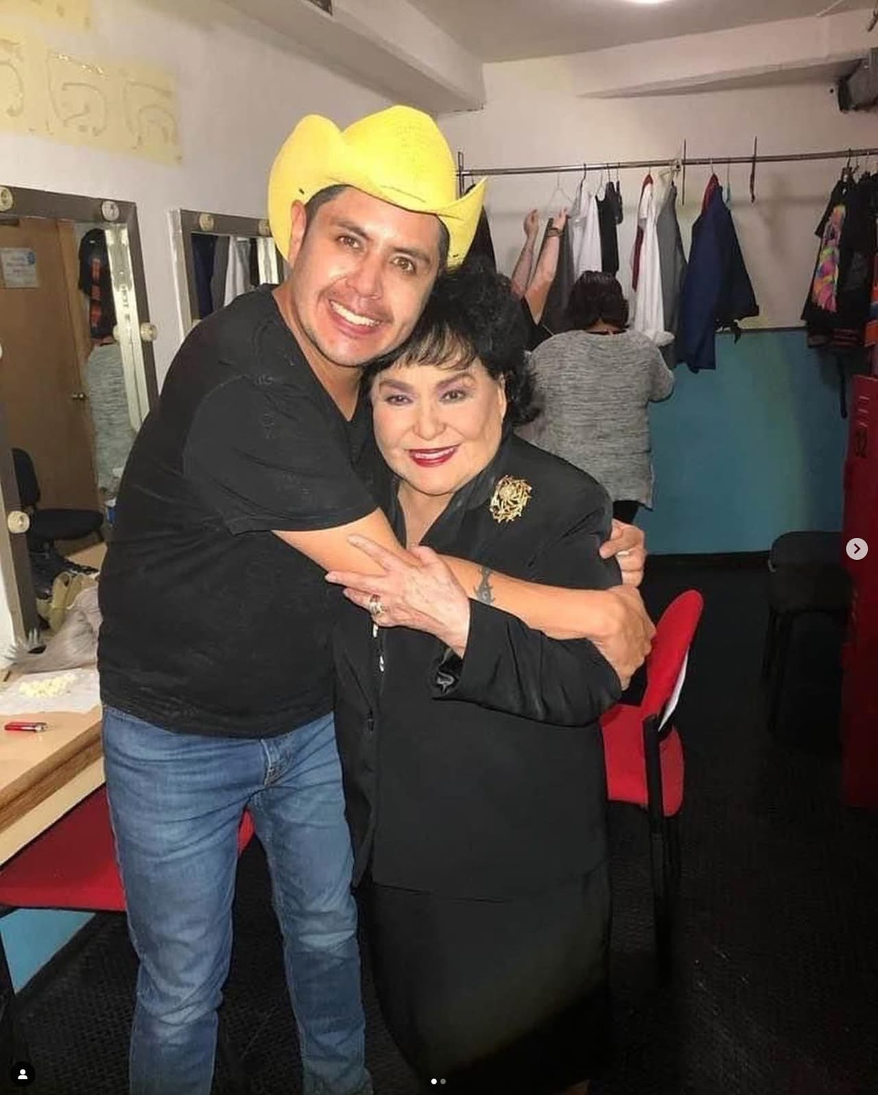 El Indio Brayan: Se nos adelantó una maestra. No solo de actuación , si no de vida. Una gran mujer y una amiga. Madrina de muchos y amada por todos, ¡Hasta el público se sentían sus ahijados! Hasta siempre Carmen Salinas