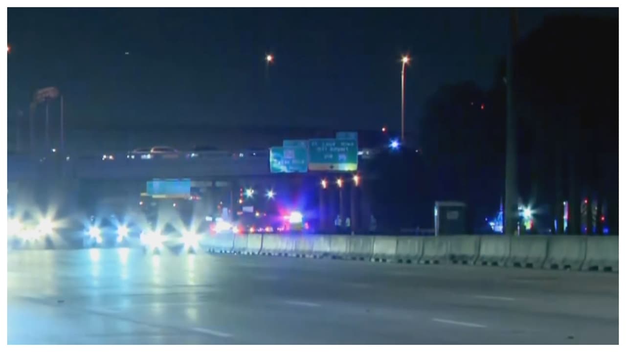 Las autoridades también dijeron que una joven que se transportaba en otro auto también resultó herida, aparentemente por el mismo sospechoso, en la autopista I-95 entre Atlantic Boulevard y Sample Road.