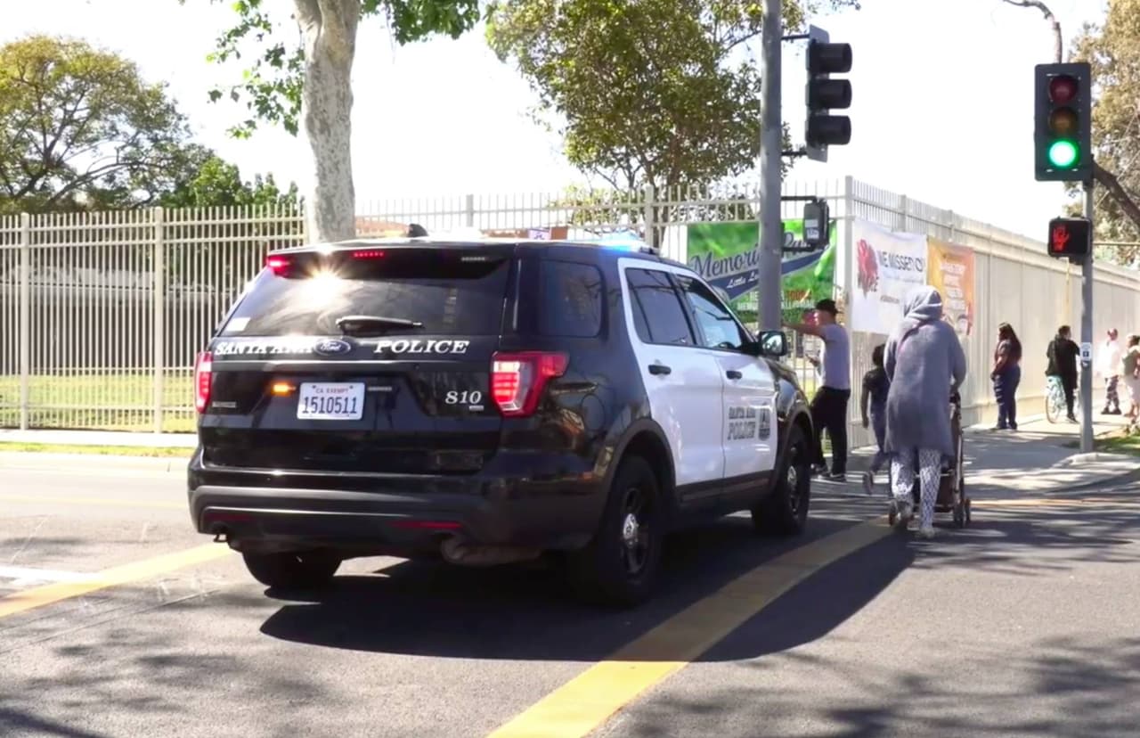 “La actividad policial fuera de las escuelas primarias Lowell y Pio Pico se ha resuelto de manera segura y se han levantado los cierres temporales en ambos campus”, informó el SAUSD.