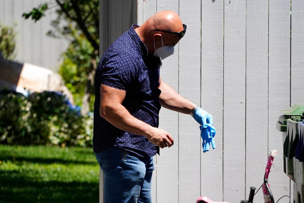 Sobre el otro menor de edad que habría paticipado en el crimen, el subdirector de LAPD, Alan Hamilton, calificó como algo 
<b>“muy raro” </b>pues no es normal la participación de menores en esta clase de crímenes.