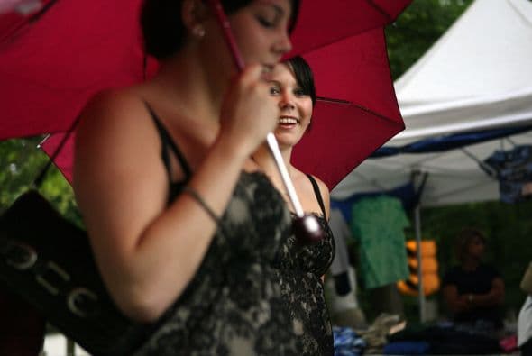 3. SOLON, OH.- A pesar de ser una región pequeña, Solon cuenta con la presencia de importantes compañías que dan trabajo a sus residentes, algunas de ellas son Nestlé, L'Oreal, y el fabricante de equipos industriales Swagelok. Esta región sólo tiene un 8.2% de desempleo, y sus escuelas se encuentran entre las mejores de Ohio. De los 23,300 residentes el 11% es afroamericano, y el 10% es asiático.