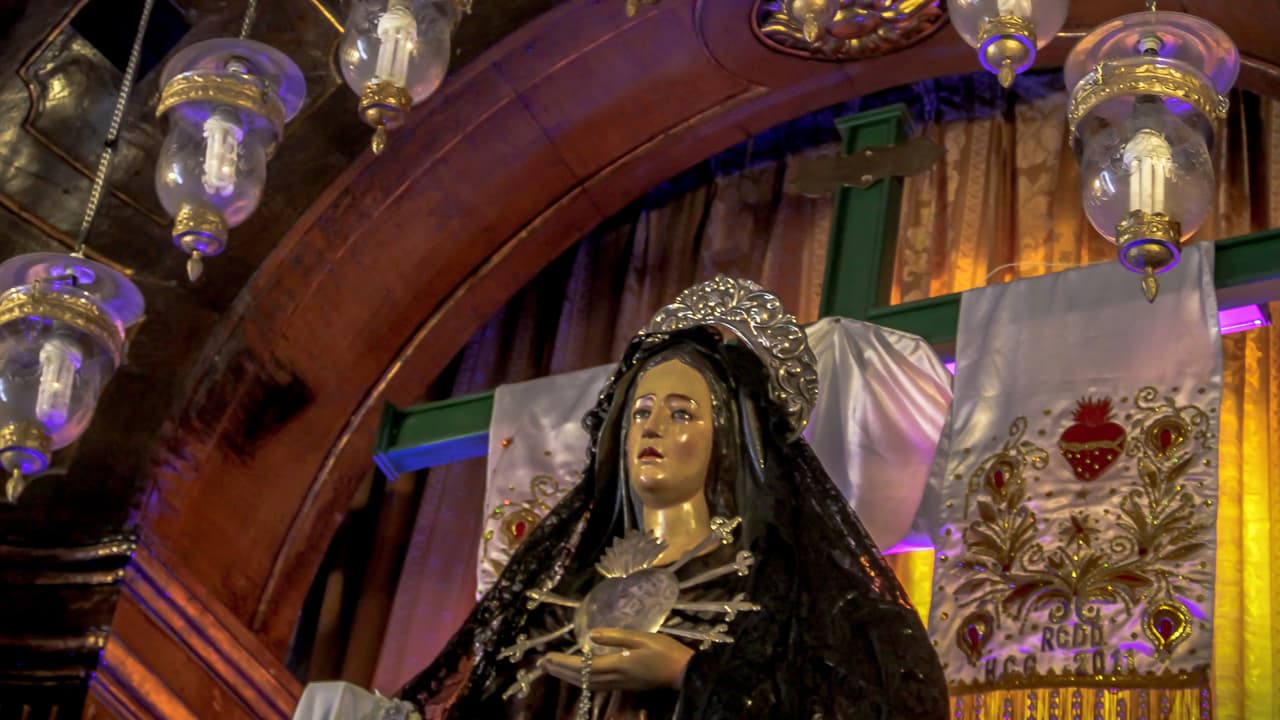 El nombre real de la Metresili es Ezili Freda, aunque es popularmente conocida como Metresili Ancopie. A ella le dicen la 'maestra del amor' y además de asuntos del corazón, se le suele pedir por riqueza y lo haces ofreciéndole tributos de perfumes y joyas.