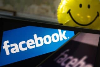 El gobernador dijo que las compañías de redes sociales necesitan medidas más drásticas