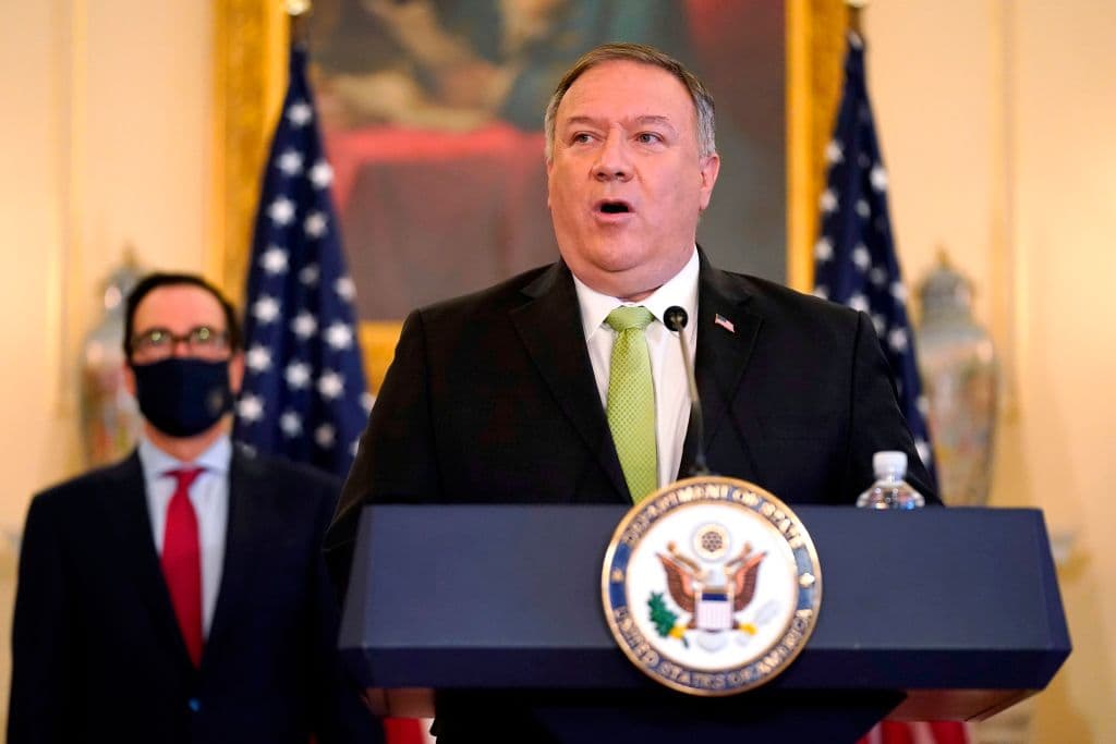 El secretario de Estado de EE. UU., Mike Pompeo, habla durante una conferencia de prensa para anunciar el restablecimiento de las sanciones a Irán por parte de la administración Trump, el 21 de septiembre de 2020, en el Departamento de Estado.