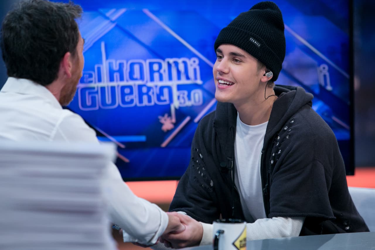 Las reacciones contra el cantante surgieron de manera inmediata.