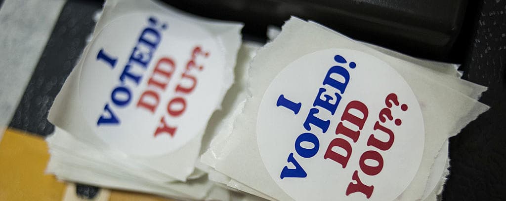 Jueces de Carolina del Norte derogan ley que exige presentar una identificación con foto para votar