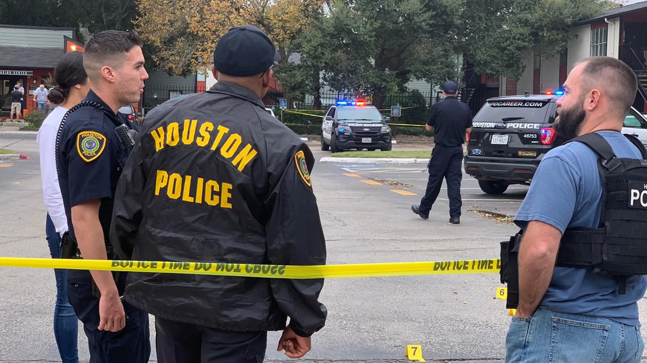 Hasta el momento no han dado a conocer la identidad del hombre y tampoco más detalles. La investigación continúa.