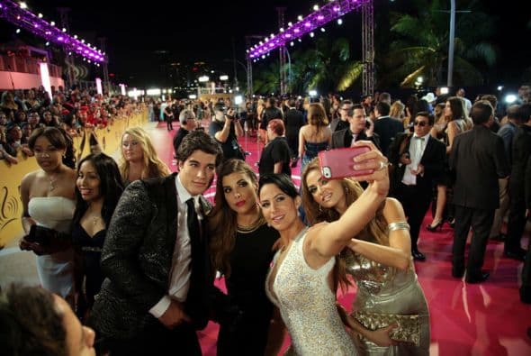Los 'selfies´ abundaron en la alfombra.