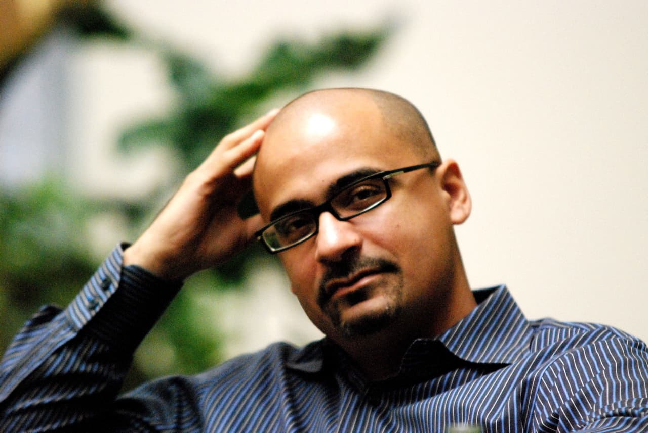 El escritor Junot Díaz revela su infierno: "Sí, me pasó. Me violaron cuando tenía 8 años"