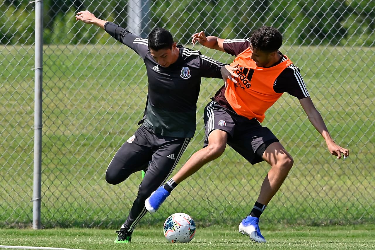 En uno de los campos de la Universidad de Carolina del Norte la selección mexicana de fútbol entrenó por última vez con miras a lo que será el duelo ante Martinica en el cierre del Grupo A. Héctor Moreno y Rodolfo Pizarro se reitegraron al grupo que dirige el 'Tata' Martino. Fernando Navarro, Jonathan Orozco, Luis Montes y Pizarro serían titulares en el Bank of America Stadium de Charlotte.