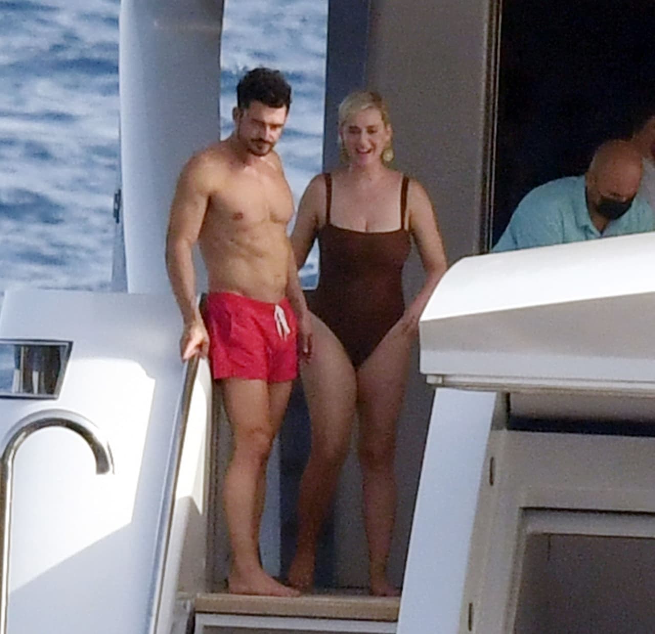 La pareja se dejó ver en un yate en las costas de Capri.