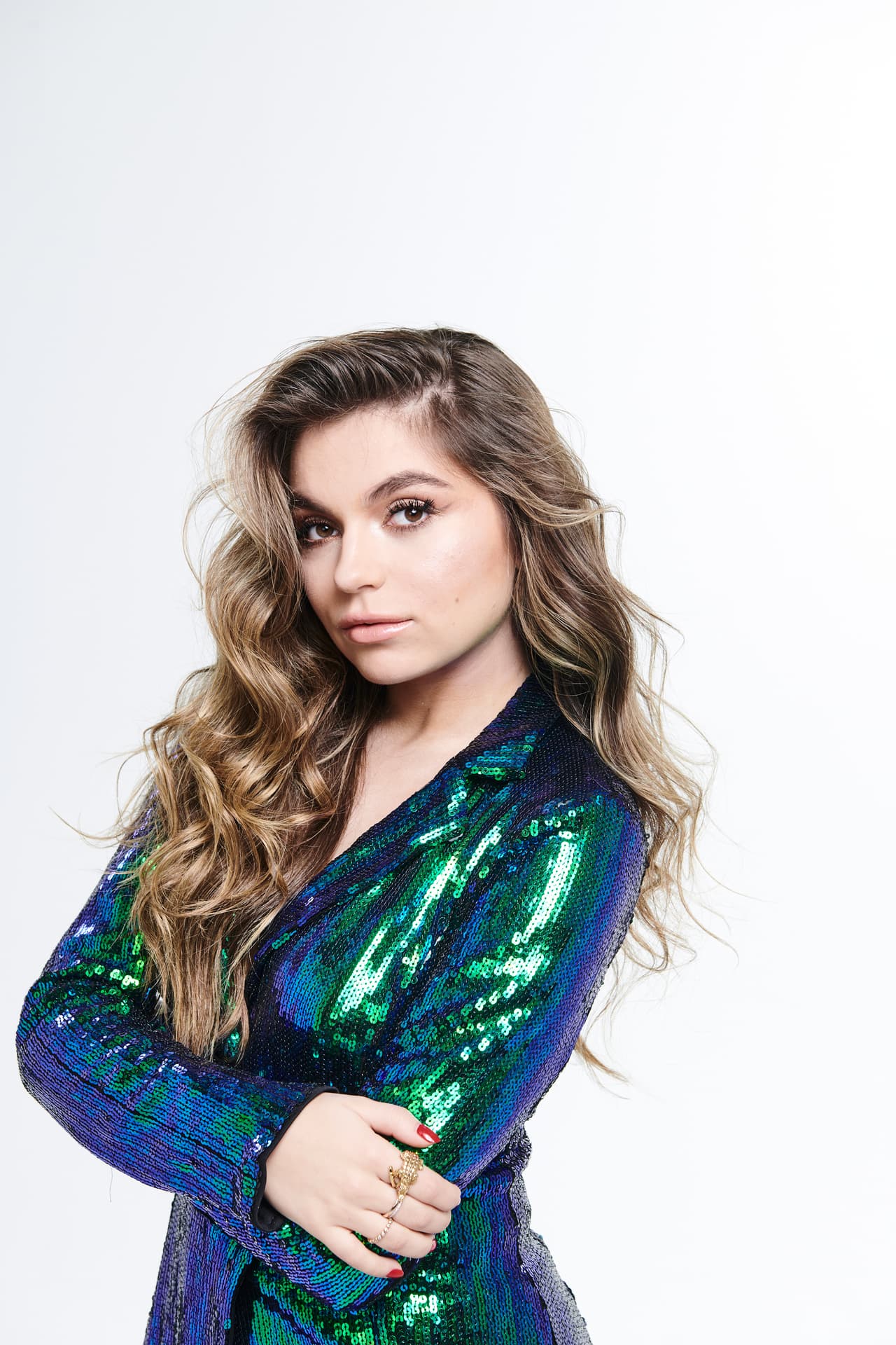 La actriz
<a href="https://www.univision.com/shows/mira-quien-baila/sofia-castro" target="_blank">Sofía Castro</a> nació el 30 de octubre de 1996 en la Ciudad de México, a sus 23 años ha logrado posicionarse como una de las favoritas del público. Es hija de la actriz mexicana Angélica Rivera y del productor mexicano José Alberto Castro.