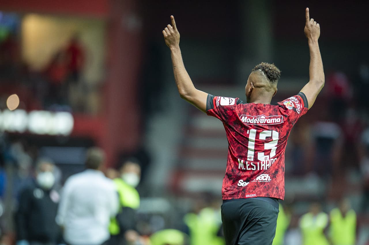 Con dos goles desde el manchón penal, Toluca vence 2-1 a Cruz Azul en el infierno y rompen la racha de la máquina de 19 partidos sin ver la derrota.