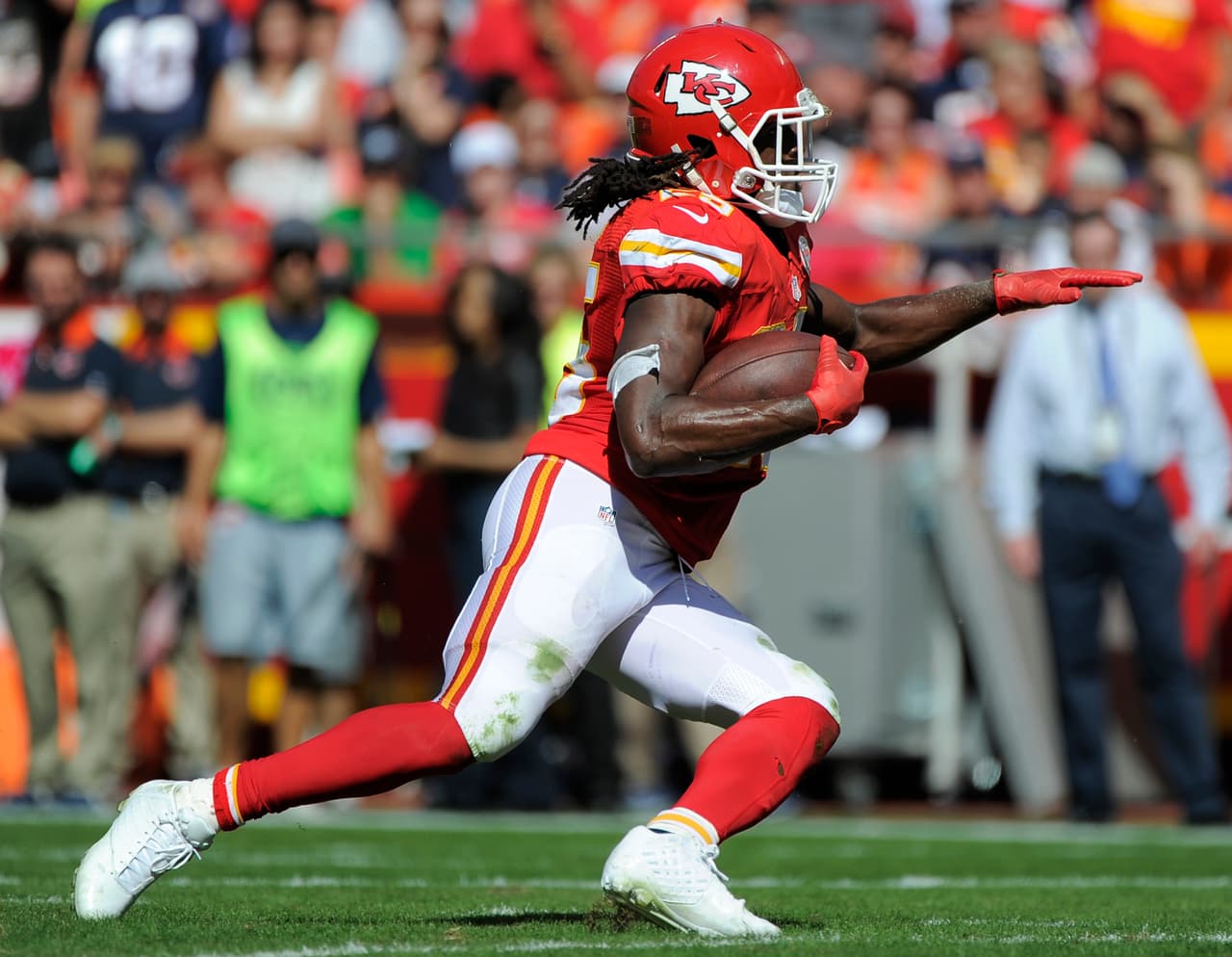 <b>37 RB - JAMAAL CHARLES</b>
<br>Combatiendo los problemas persistentes de rodilla, Charles ha logrado sólo 404 yardas en 83 acarreos en las últimas dos temporadas. Él se jactó de la diferencia de hacer el talento en su mejor momento, pero tendrá que aceptar un contrato de un año, incentivo cargado para demostrar que todavía puede jugar en un nivel de Pro Bowl a los 30 años. EQUIPO INTERESADO: EAGLES