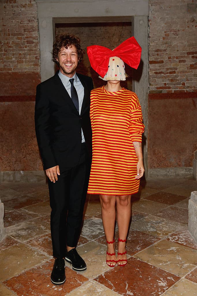 Sin embargo, se sabe que estuvo casada tres años con el 
<b><a href="https://www.univision.com/entretenimiento/la-cantante-sia-se-separa-tras-dos-anos-de-matrimonio">cineasta Erik Anders Lang</a></b>. Durante su matrimonio no procrearon hijos.
<br>