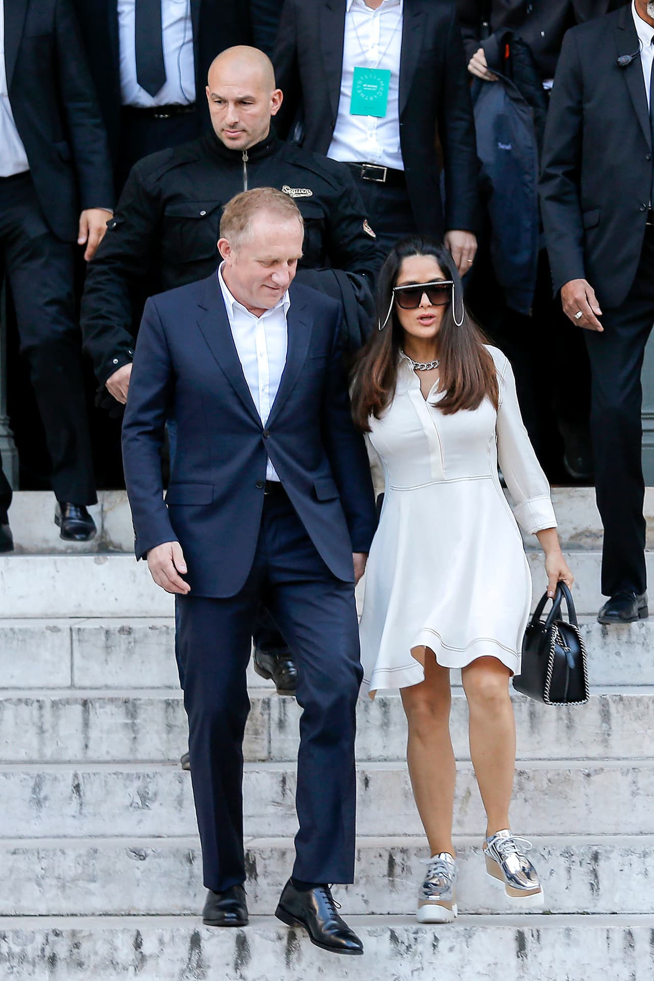 Además de hablar sobre el incidente de Kim, Salma lucio de lo más feliz junto a su esposo, el multimillonario François-Henri Pinault.