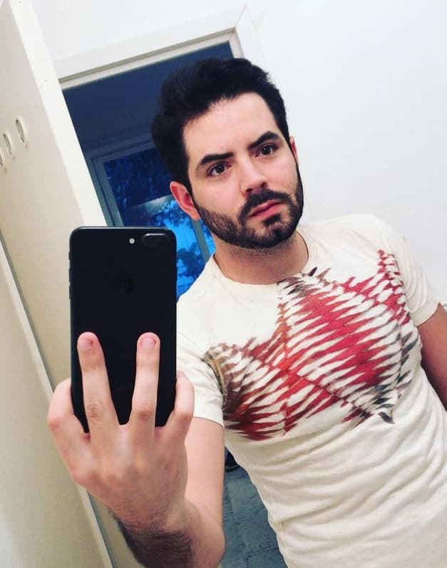 José Eduardo Derbez declaró que pensó en pegarle para salir del aprieto; sin embargo, lo pensó por el riesgo que representaba: “Si le pego y la noqueo, va manejando".