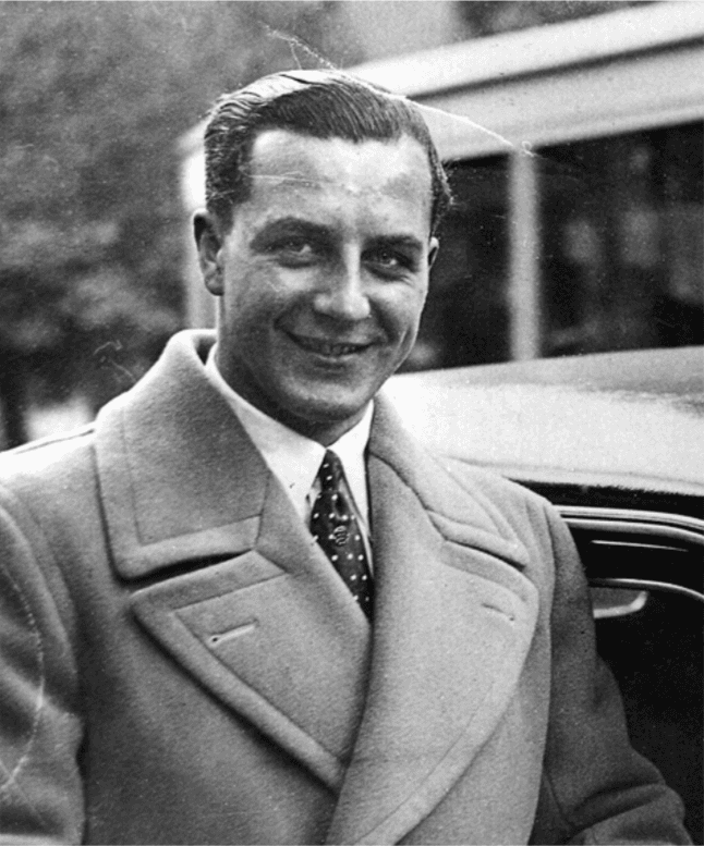 <b>El Bugatti Type 57G Tank de Jean Bugatti</b>
<br>
<br>Gianoberto Maria Carlo Bugatti,
<b> </b>también conocido como
<b> Jean Bugatti</b>,
<b> </b>era el hijo de Ettore Bugatti el fundador de la compañía del mismo nombre cuyos logros en materia de ingeniería automotriz fueron, en la primera mitad del siglo XX, el tope en materia de motores.