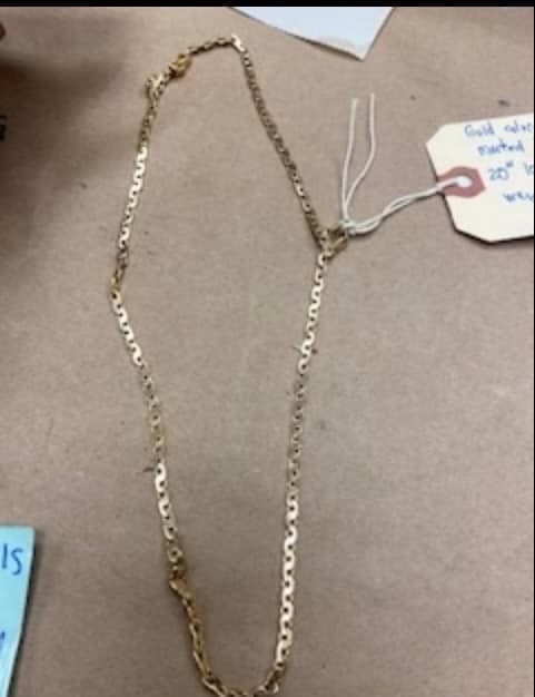 Herramientas de construcción, aparatos electrónicos, accesorios, ropa y joyería que han sido confiscados en diferentes operativos serán subastados por la Policía de San Antonio.