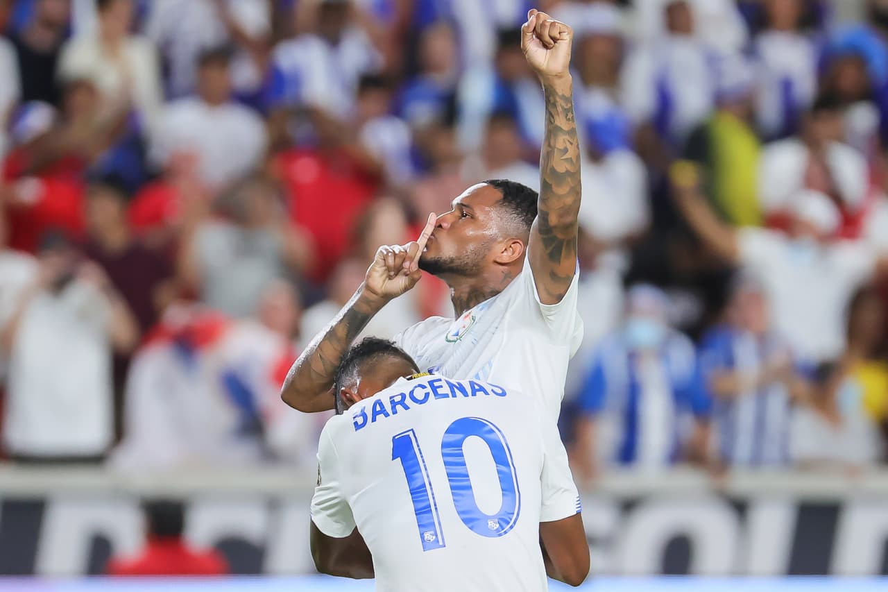 Eric Davies empató el juego por la vía del penal.