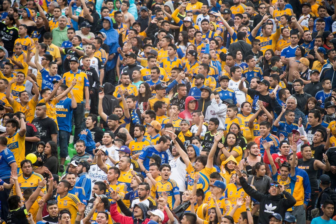 Violencia en los estadios mexicoEn el Clausura 2016 la barra de Tigres, ‘Libres y Lokos’ tuvieron un altercado con seguidores de Santos tras la victoria de los Laguneros. En este enfrentamiento resultaron 22 personas detenidas y cuatro lesionadas, entre ellas una mujer.