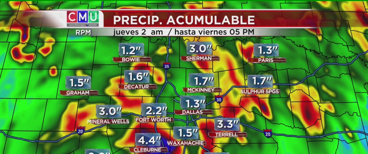 Residentes de la población de Horseshoe Bend en el Condado Parker han sido evacuados ante la creciente. Pero algunos se niegan a salir de sus casas.