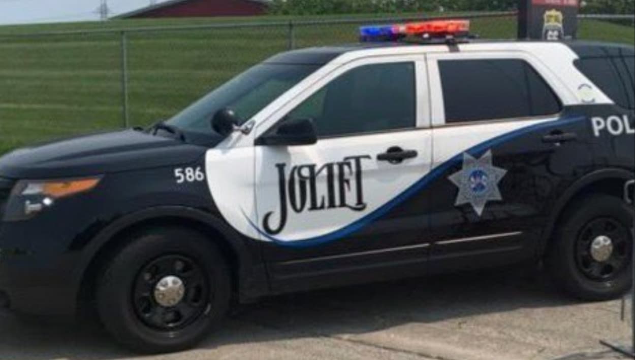 Investigan asesinato de una mujer; creen que el sospechoso entró a la fuerza a su casa