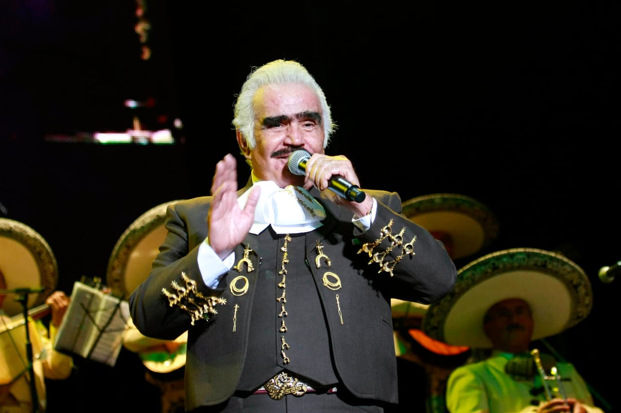 Recientemente,
<a href="https://www.univision.com/local/chicago-wgbo/vicente-fernandez-illinois" target="_blank">el estado de Illinois decretó que el 17 de febrero será el Día de Vicente Fernández</a>, en reconocimiento a su legado y al trabajo que hizo por la comunidad mexicana y migrante en general. Este año será el primero y sería el cumpleaños número 82 del mayor de los Fernández.