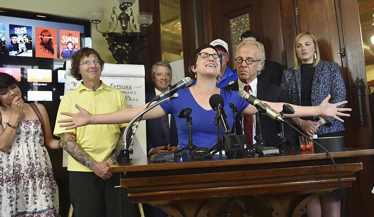 Marie Mielke, que fue abusada sexualmente entre 1997 y 2000 por un seminarista de St. Paul que más tarde se convirtió en sacerdote, instó a sus compañeros sobrevivientes a tener el coraje de ponerse de pie.