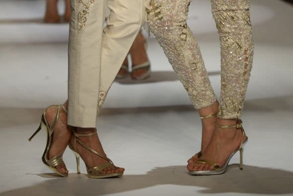 Con tiras. Este tipo de calzado es súper 'fresh' y mantendrá ventilados tus pies.