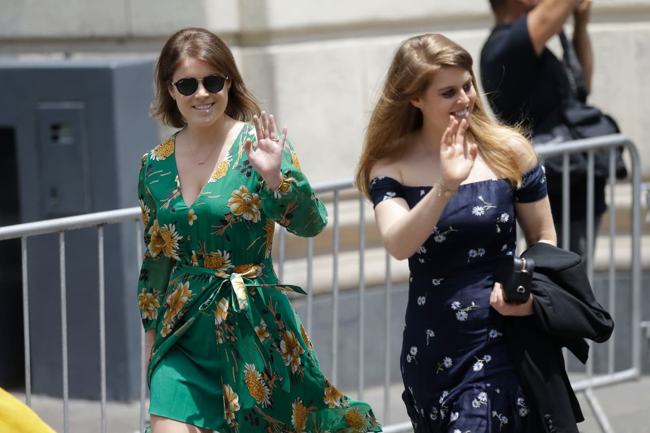 Beatriz y Eugenia de York, nietas de la reina Isabel II, fueron otras de las invitadas al enlace. Cabe recordar que esta última también celebrará su boda en octubre de 2018.