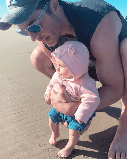 Recientemente compartieron en redes el primer día de
<b> Kailani</b> en la playa.