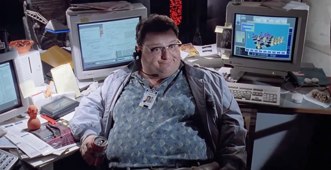 <b>Dennis Nedry vuelve a hacer de las suyas</b>
<br>En 'Jurassic Park', Dennis Nedry decidió sabotear la seguridad del parque para cubrir sus propias huellas de espionaje corporativo. Al ser un genio programador, dejó un mensaje burlón para cualquiera que intentara regresar a la normalidad al sistema computarizado.
<br>