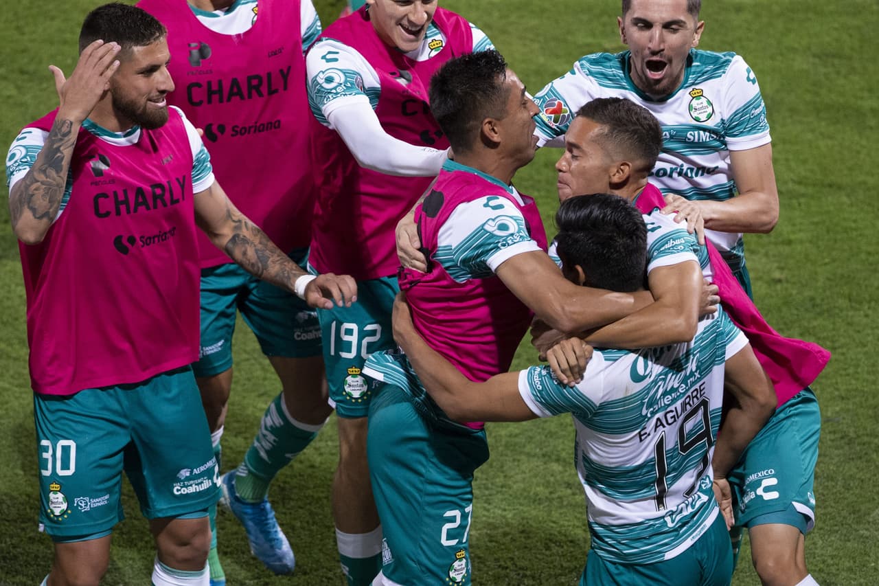 Eduardo Aguirre y Ayrton Preciado son los encargados de consumar la voltereta 2-1 sobre Santos y toman una ligera ventaja en las eliminatorias.