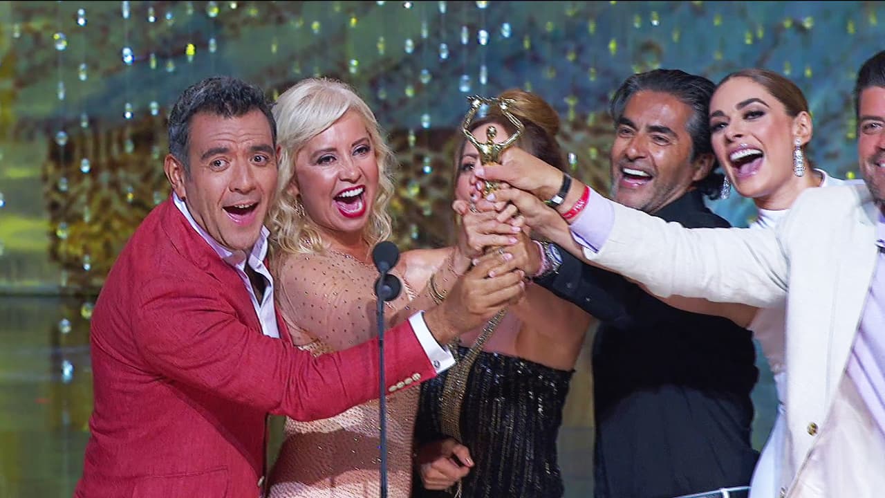 Karla Estrada sigue cosechando éxitos, ahora se llevó la estatuilla como 'Mejor Programa de Entretenimiento' gracias al programa 'Hoy'.